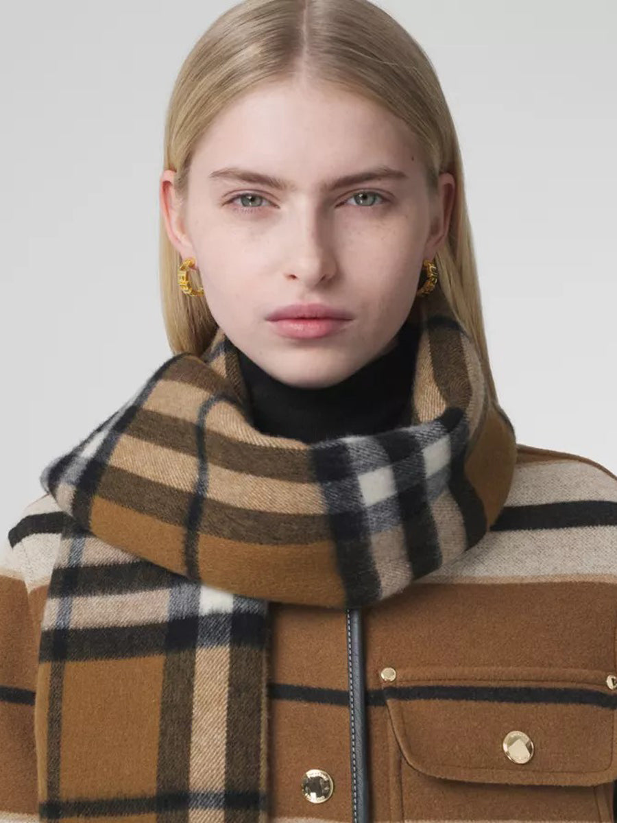 Burberry Ladies Scarf 80497001