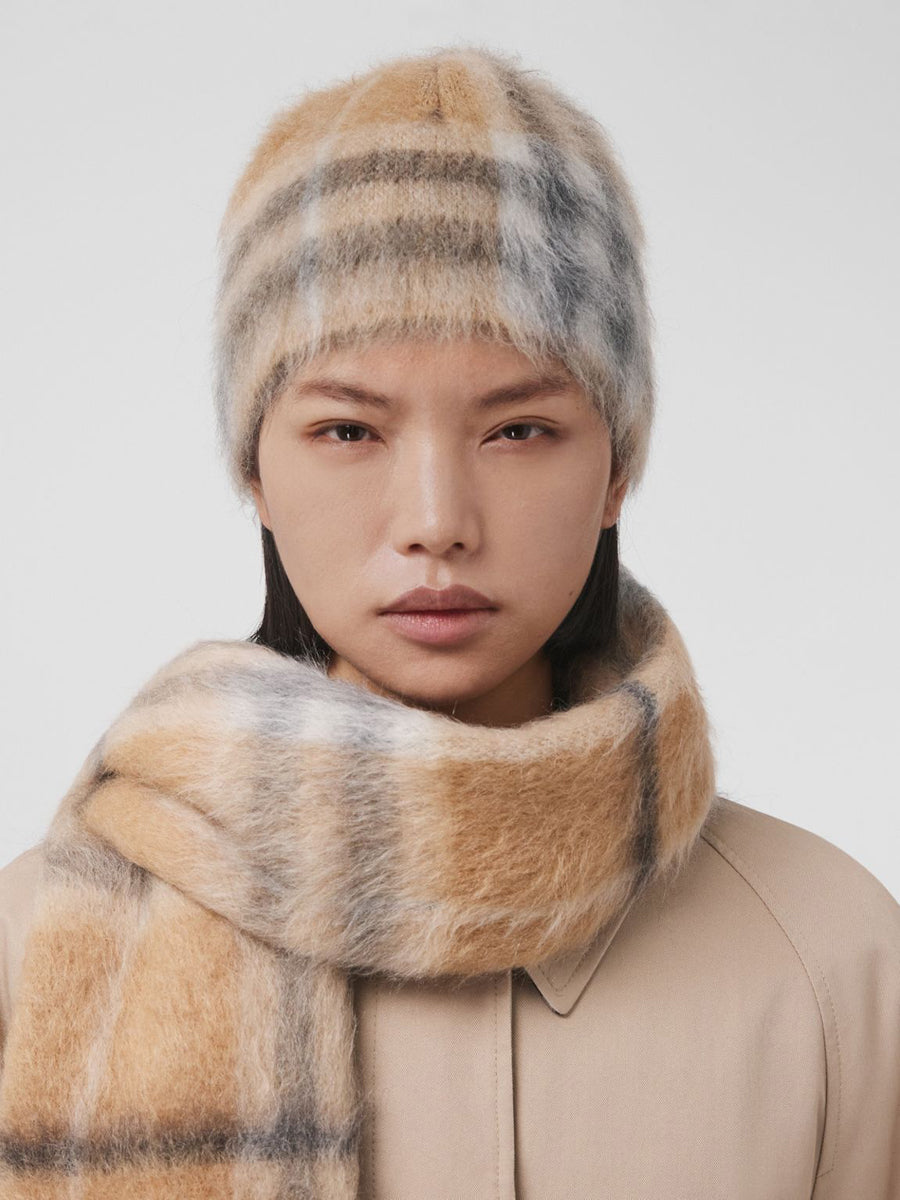 Burberry Ladies Beanie Cap 80461991