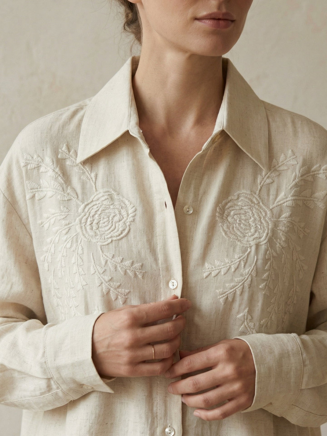 Beige Embrioderd Button Down
