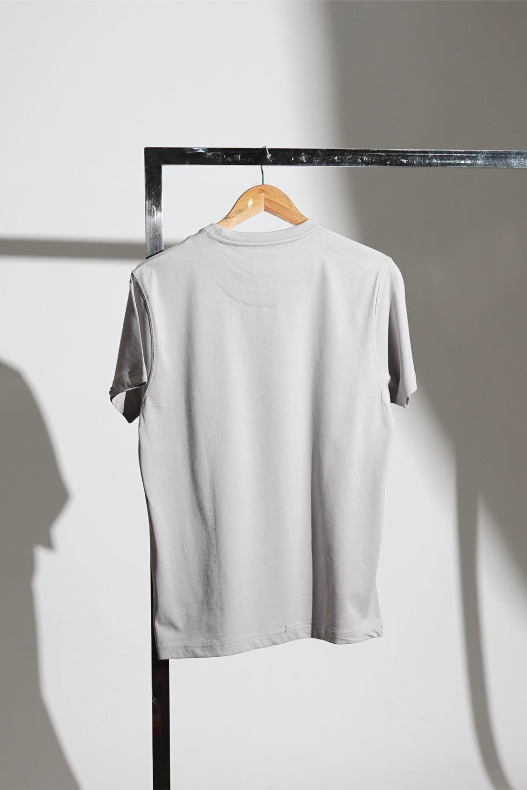 T-SHIRT WITH RIPPING REVERSE FABRIC