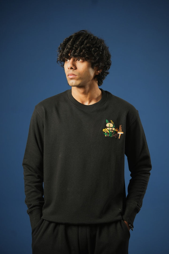 EMBROIDERED SWEATSHIRT