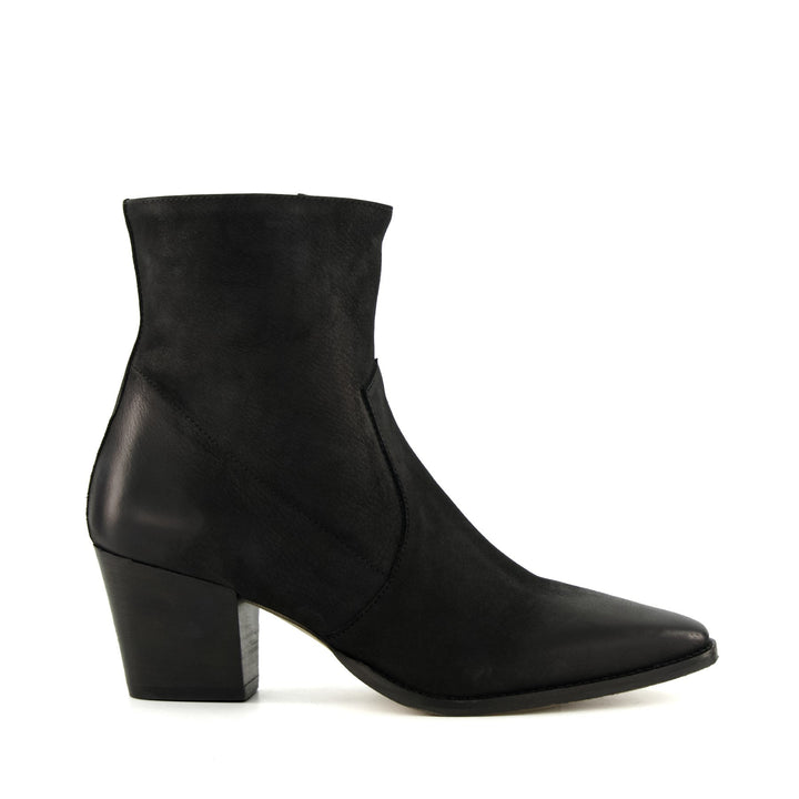 PASTERN - BLACK