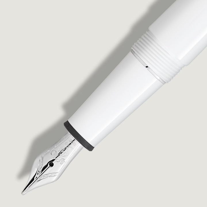 Meisterstück White Classique Fountain Pen (M) MB137120