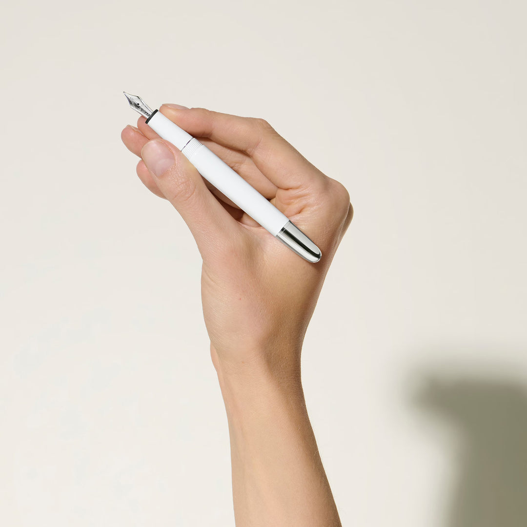Meisterstück White Classique Fountain Pen (M) MB137120