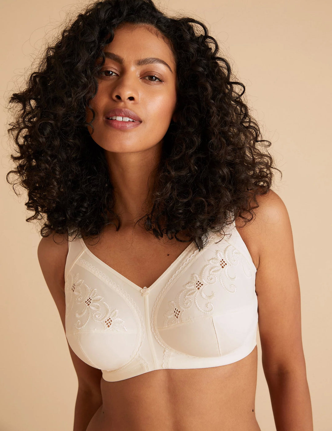 Marks & Spencer cream underwire padded bra size 40 F cup