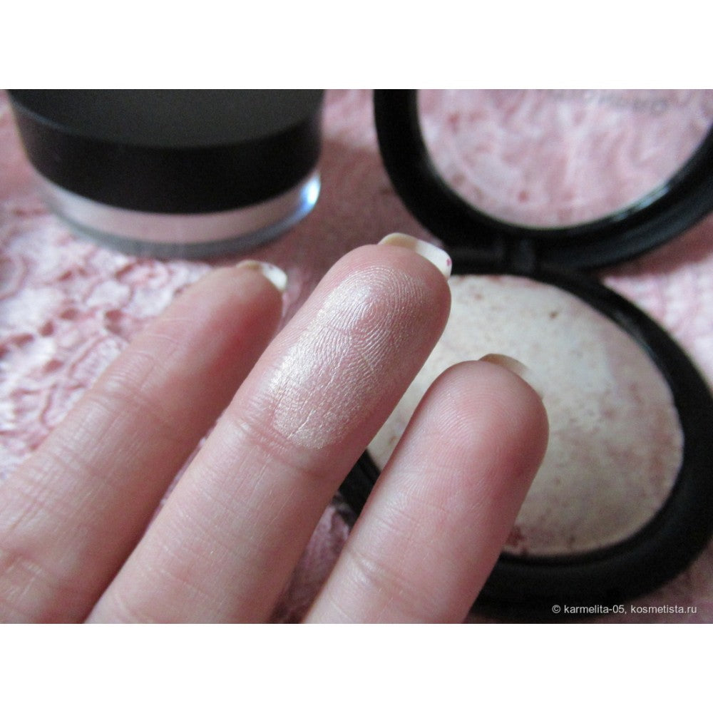 Makeup Revolution Pro Skin Finish Opalescent